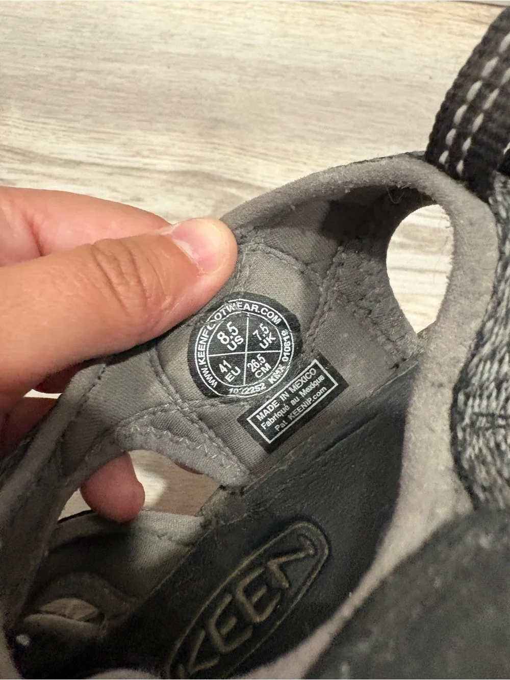 KEEN Newport H2 Sport Sandals Men’s 8.5 Gray Black Water Hiking Outdoor Shoes